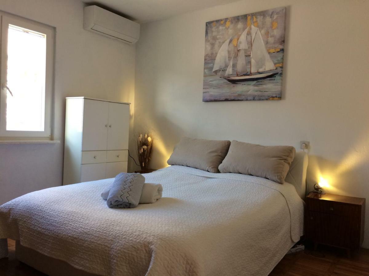 Apartment Marina Комижа Экстерьер фото